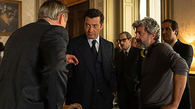 Alberto Rodríguez con Álvaro Morte en el rodaje de 'Anatomía de un instante'