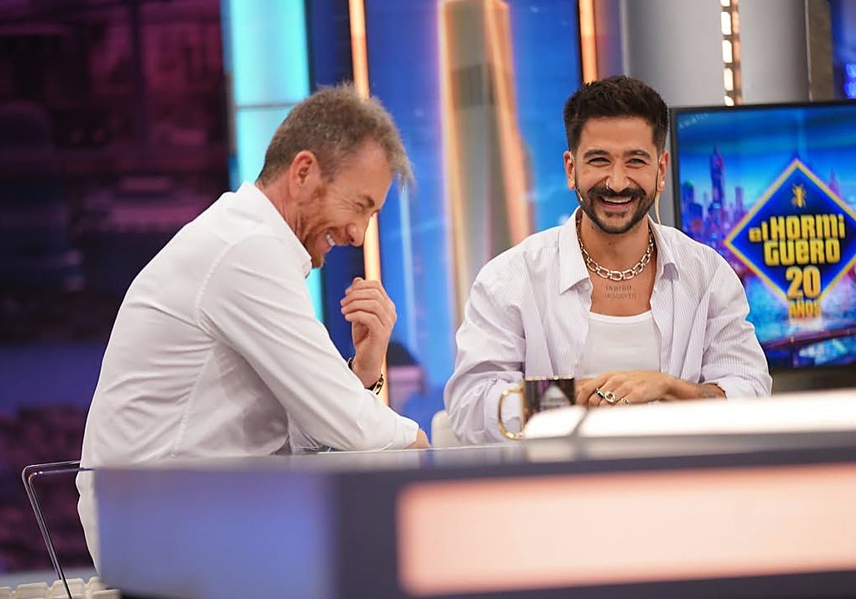 Pablo Motos con Camilo en 'El Hormiguero'