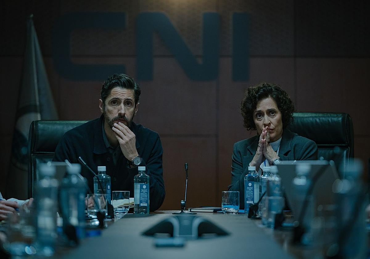 Juan Diego Botto y Clara Segura, espías del CNI en la serie 'El centro'