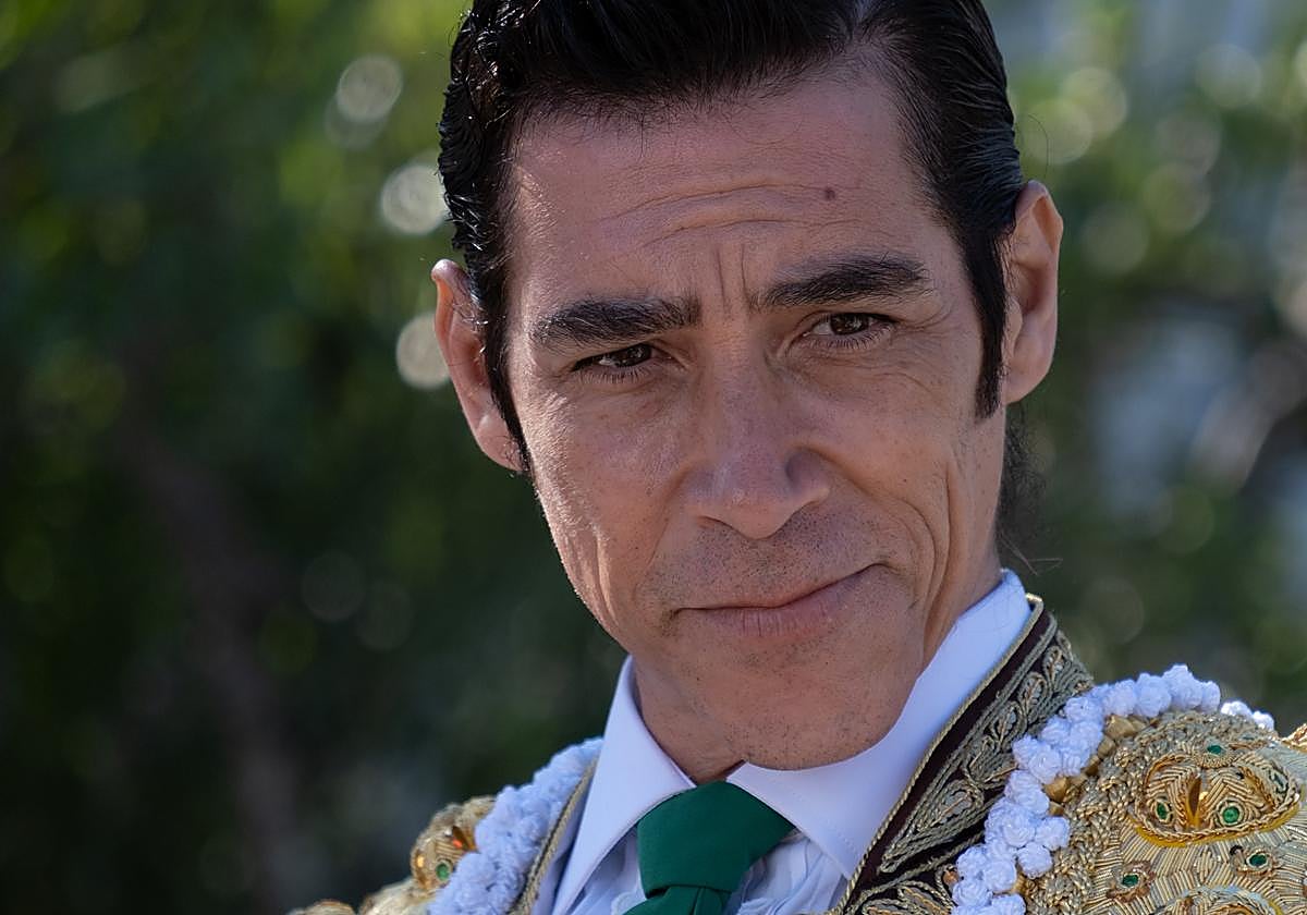 Óscar Jaenada vestido de torero en 'La suerte'