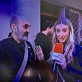 Un okupa, 'venido arriba', amenaza de muerte a una reportera ante la Policía: «¡Nos va a apuñalar!»