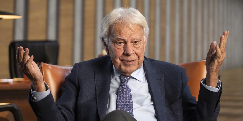 Felipe González habla sin tapujos sobre su lado más desconocido: «Soy tímido y me gusta estar solo. El poder me abrumaba»