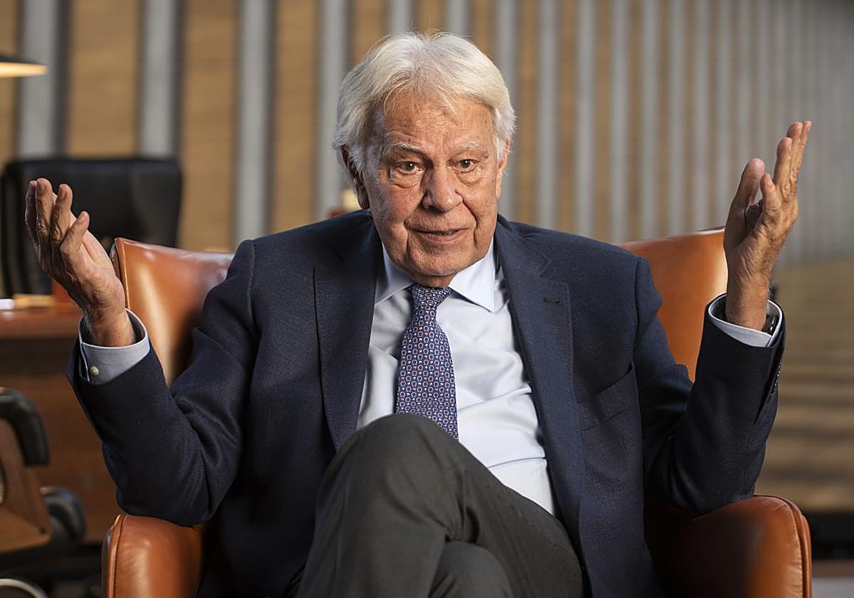 Felipe González habla sin tapujos sobre su lado más desconocido: «Soy tímido y me gusta estar solo. El poder me abrumaba»