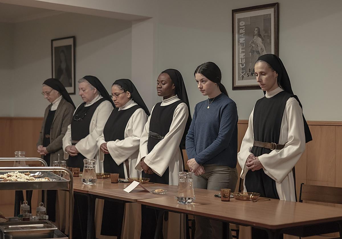 Unos sacerdotes van al cine a ver 'Los domingos', la nueva pelíclula de Alauda Ruiz de Azúa, y son tajantes