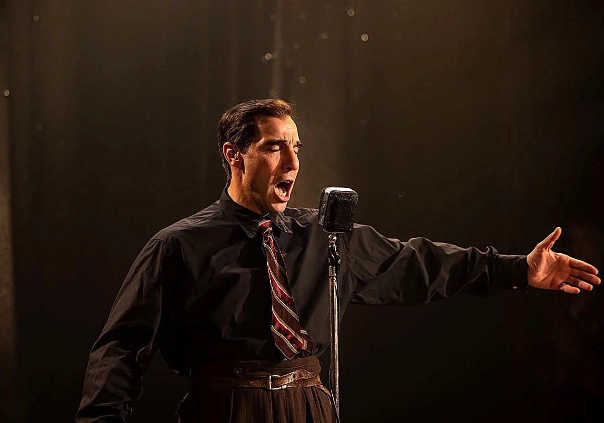 El actor Tahar Rahim en el papel de Charles Aznavour