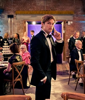 Imagen secundaria 2 - Algunas escenas de la segunda temporada de 'Maxton Hall'