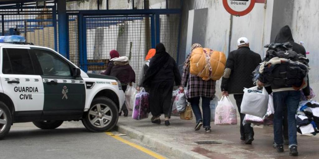 Va a la frontera de Ceuta con Marruecos, pregunta cuántos guardias civiles hay y la respuesta es clara