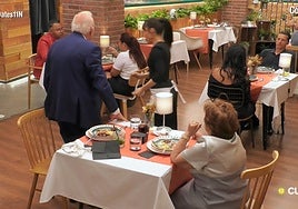 Un soltero de 81 años sufre un percance mientras cenaba y obliga a 'First Dates' a suspender la cita: «El susto más grande de mi vida»