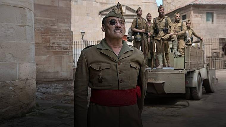 Eduard Fernández en el papel de Millán Astray