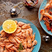 Preguntan a un pescadero cuánto va a subir el precio de las gambas en España por Navidad y es claro en su respuesta