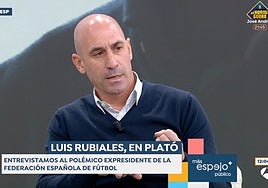 «Eso es falso», Luis Rubiales se 'revuelve' contra 'Espejo Público' nada más llegar ante lo que se informa de él