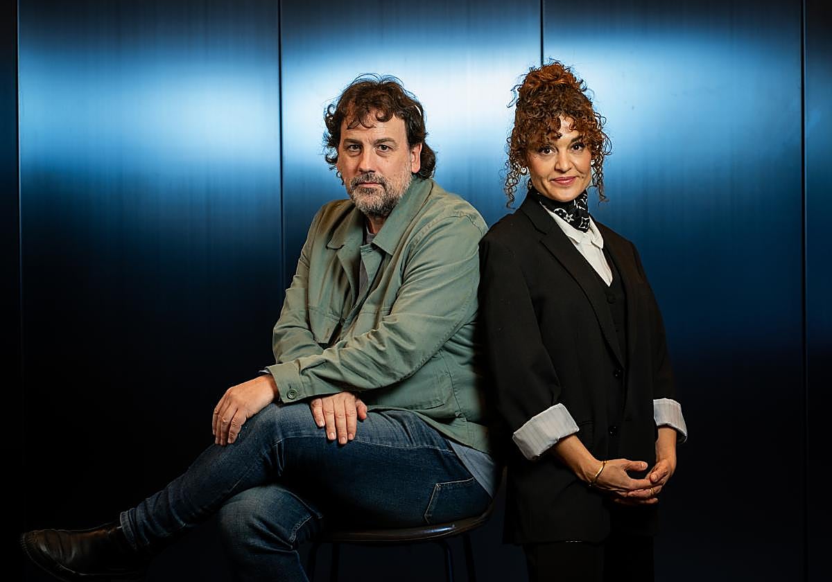 Isaki Lacuesta y Elena Molina, antes de la entrevista con ABC por la presentación de 'Flores para Antonio'