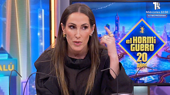 Malú relata el momento ‘tierra trágame’ que vivió en pleno concierto: «Digamos que estalló la chaqueta»
