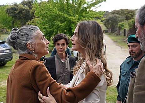 Imagen secundaria 1 - Algunas de las escenas del primer capítulo de 'Pura sangre'