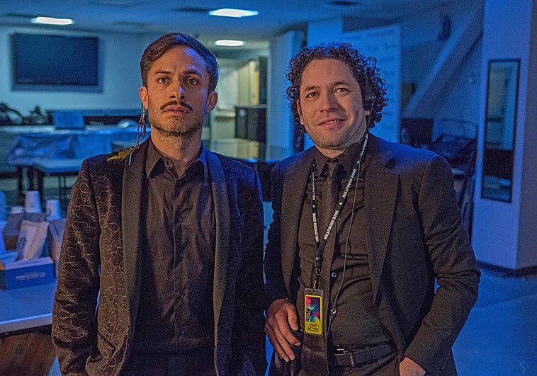 Gael García y Gustavo Dudamel en 'Mozart in the Jungle'