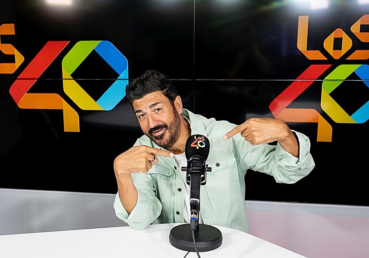 Tony Aguilar en los estudios de Los40