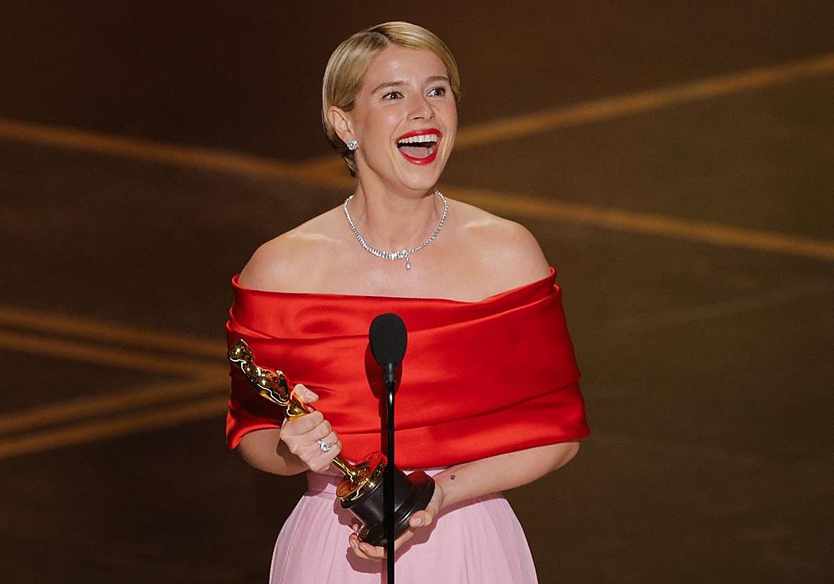 Jessie Buckley gana el Oscar a mejor actriz y culmina la carrera perfecta