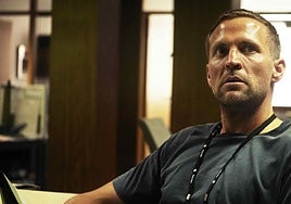 Es la serie más vista de Netflix a nivel mundial: un thriller policíaco basado en una novela de éxito