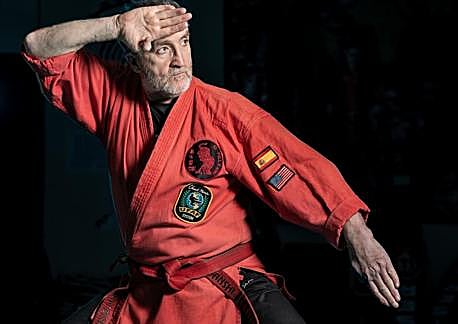 Imagen secundaria 1 - Mario Padilla muestra su repertorio sobre el tatami.