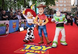 Taylor Swift hará el tema principal de 'Toy Story 5' y Bad Bunny y Bizarrap tendrán sus cameos en la película