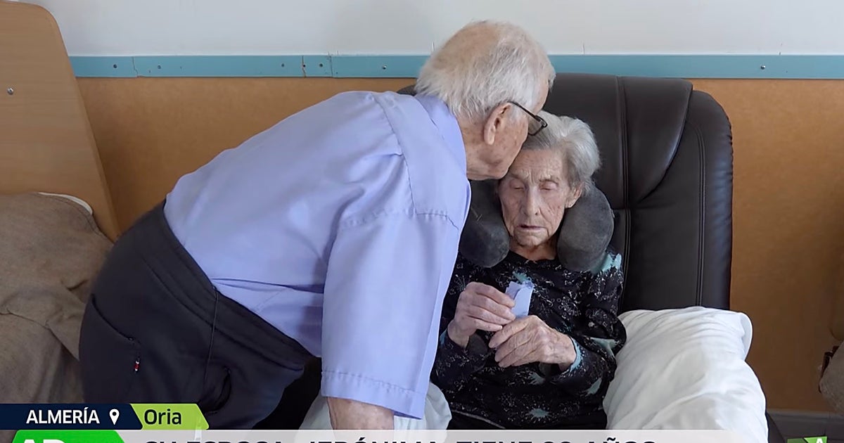 Pedro Simón y Jerónima, los abuelos centenarios de Almería: 102 años y siete décadas juntos