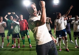 'Dear England', la serie que explica cómo un entrenador cambió para siempre el alma del fútbol inglés