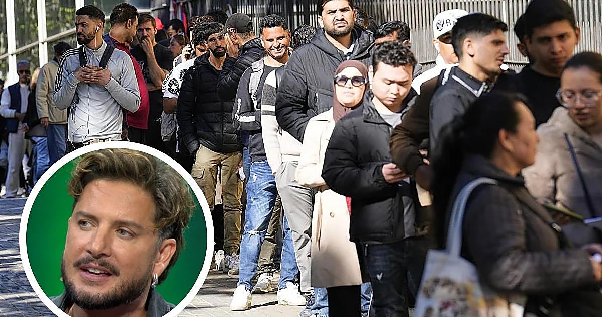Preguntan a Manuel Carrasco por la inmigración irregular en España y es contundente en su opinión: «Debe haber una regularización»
