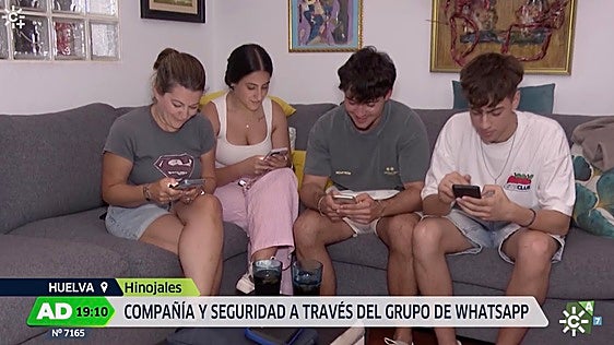 Hinojales, el pueblo de Huelva de 300 habitantes con su grupo de WhatsApp: «Es nuestro diario»