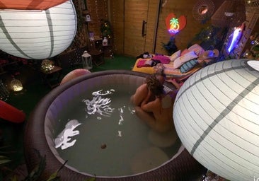 Dos solteras acaban su cita de 'First Dates' practicado nudismo en el jacuzzi: «Despelote entero»