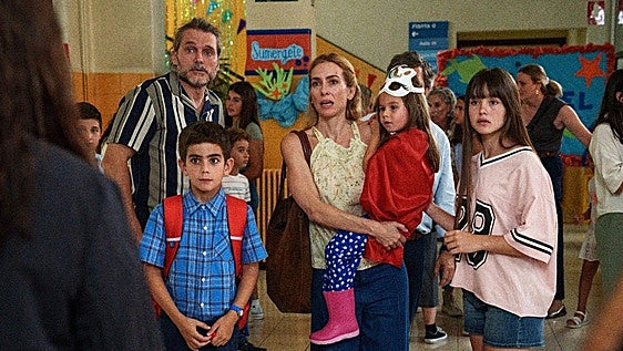 Crítica de 'Tres de más' (**): La maldición y la bendición de los hijos