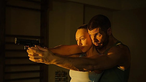 Llega hoy a Prime Video la nueva película de Ester Expósito: un thriller basado en la dilogía de la aclamada escritora Mercedes Ron