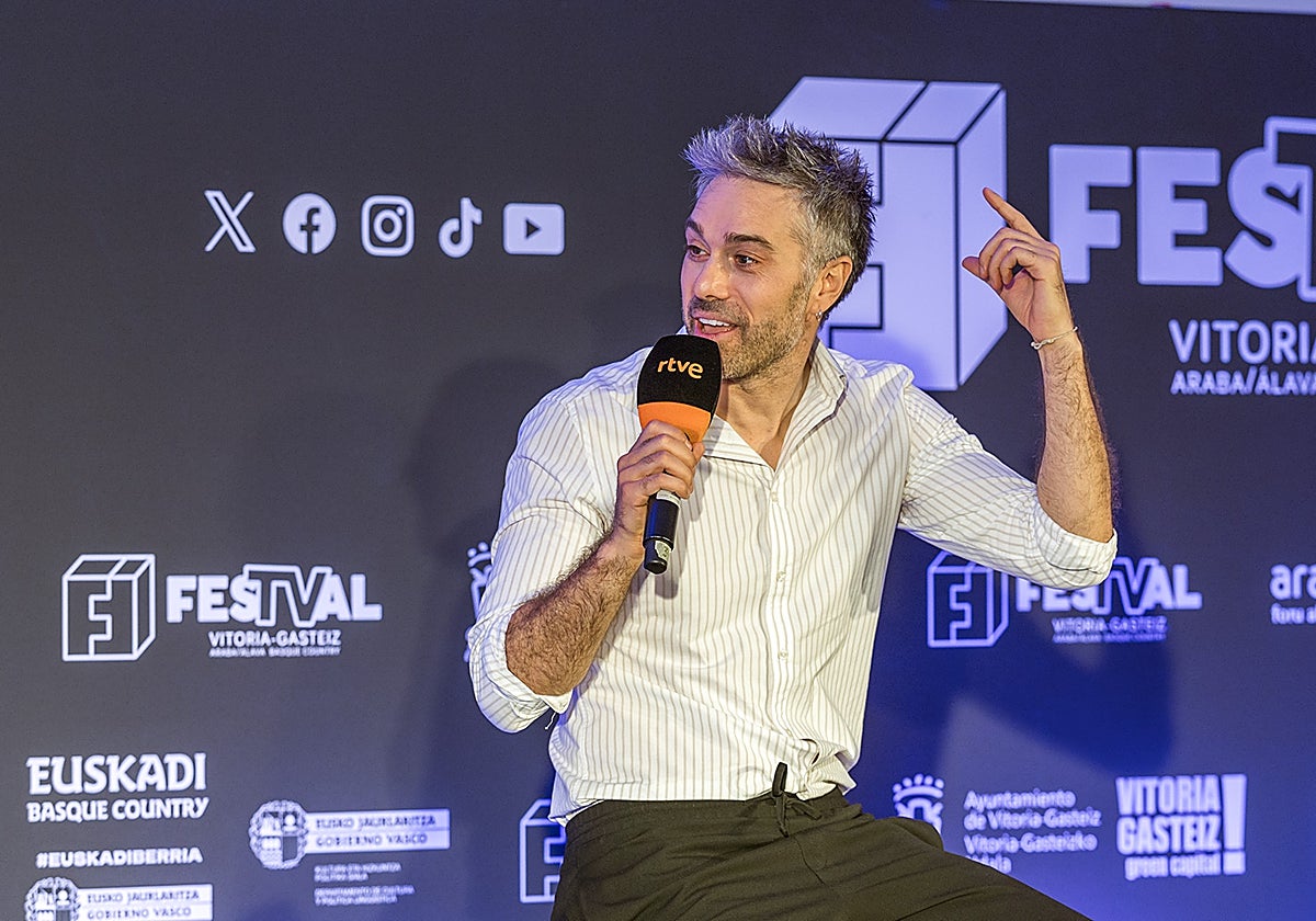 Dani Martínez, presentador de 'Hitster', durante la presentación en el Festval de Vitoria