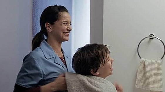 Crítica de 'Femenino, singular' (***): La vida cuesta arriba de una chica de servicio