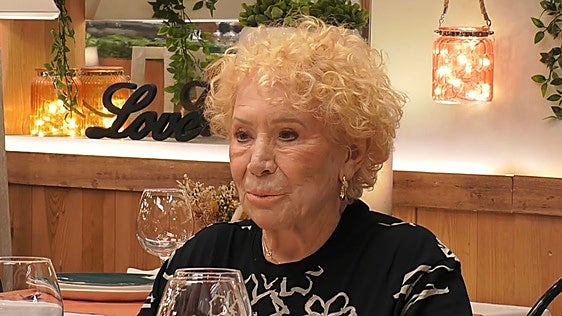 Una soltera le pone a su cita una particular exigencia para seguir conociéndolo: «Por si falleces tú antes que yo»