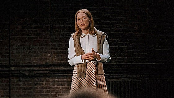Julianne Moore, gran pareja de baile para el día de Brad Pitt