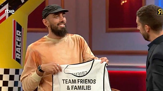 Borja Iglesias lanza un contundente mensaje a los futbolistas que no se mojan por miedo: «Igual pierdes un patrocinio»