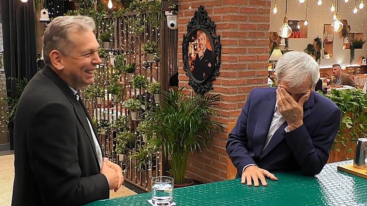 Carlos Sobera no da crédito al extraño requisito que pide un soltero sobre su cita de 'First Dates': «No lo soporto»