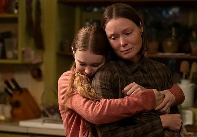 Summer H. Howell y Samantha Sloyan en 'Carrie'.