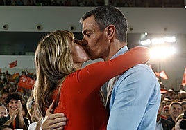 Esperanza Aguirre, clara sobre el beso de Pedro Sánchez a Begoña Gómez en un mitin del PSOE: «Maduro hizo exactamente lo mismo. Ya sabemos donde nos quiere llevar si gana»