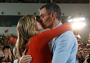 Esperanza Aguirre, clara sobre el beso de Pedro Sánchez a Begoña Gómez en un mitin del PSOE