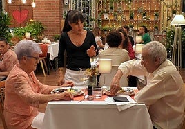 Mariano y Rosario en el restaurante de 'First Dates'