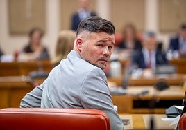 Gabriel Rufián ve la última entrevista de Feijóo y lanza un pronóstico para las elecciones: «Si este tío sigue hablando sumamos mayoría absoluta»