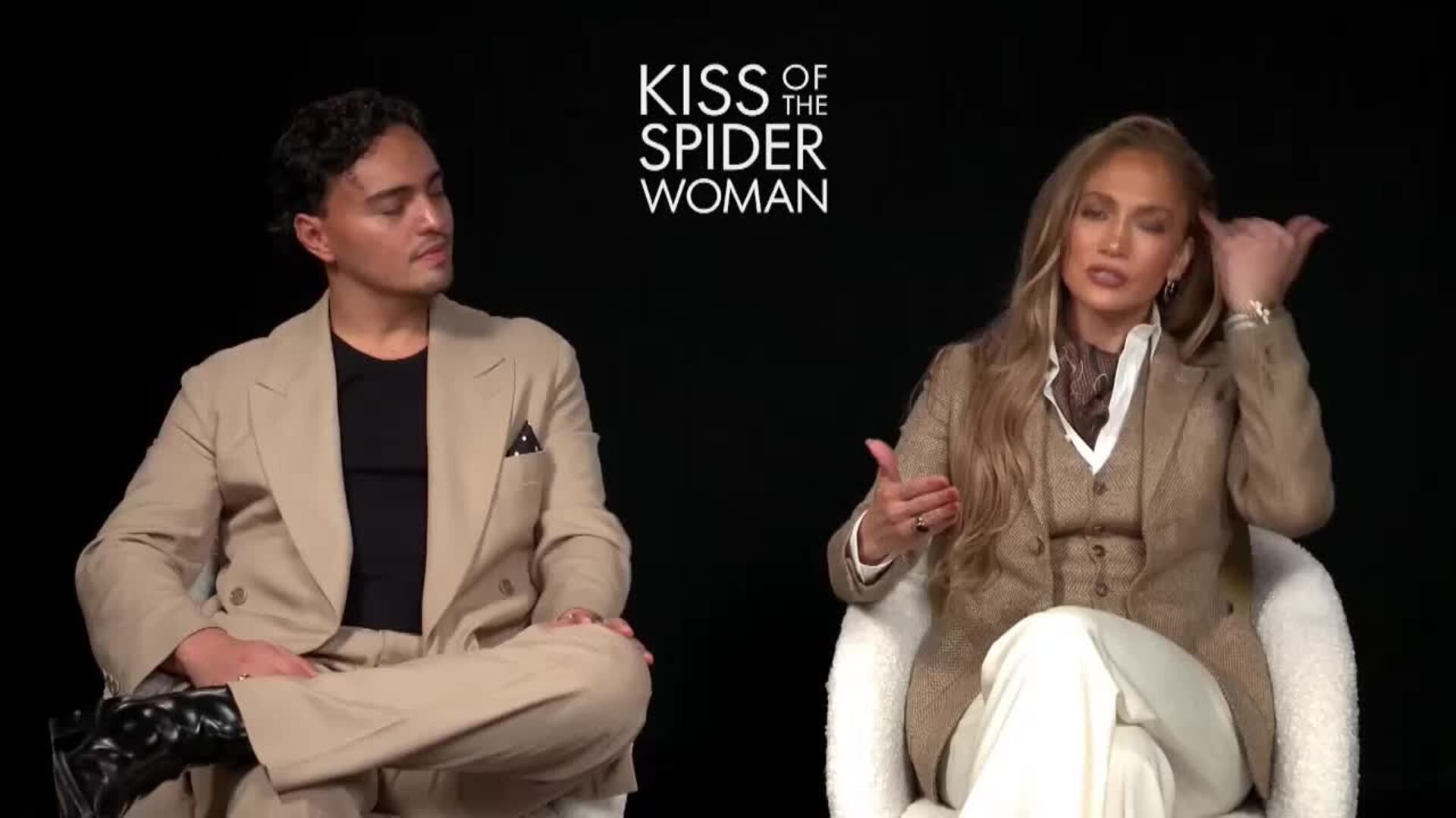 JLo dice que &#039;Kiss of the Spider Woman&#039; grita por los latinos y queers &quot;que están siendo atacados&quot;
