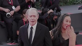 John Malkovich, aclamado en la Mostra por su papel en la comedia negra chilena 'Wild Horse Nine'