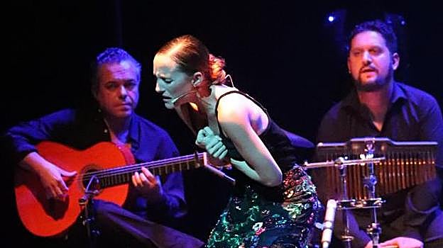 Anabel Dueñas interpreta las canciones de Rocío Jurado