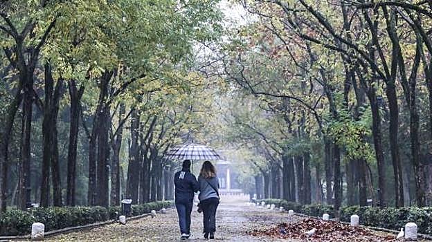Pasear por Sevilla y sus variados rincones también es un buen plan para esta fiesta