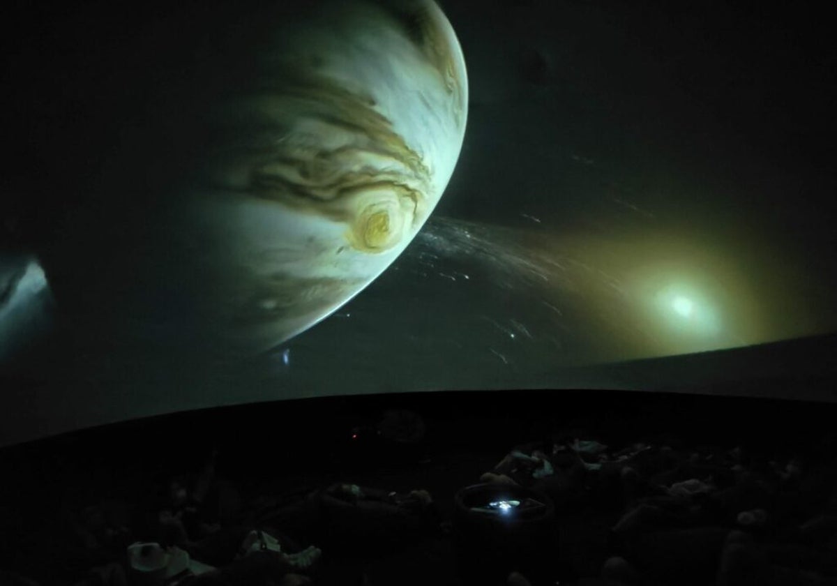 La actividad incluye una espectacular proyección en el planetario