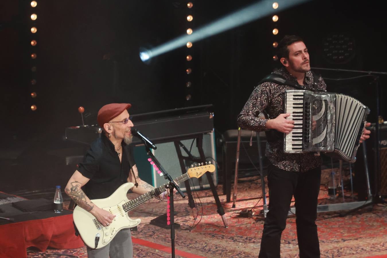 Fito encandiló al público sevillano con sus canciones 