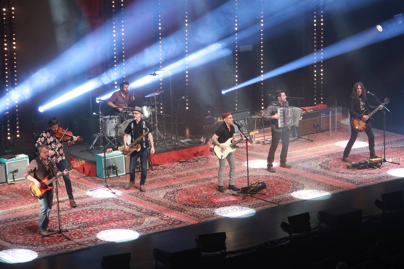 Fito encandiló al público sevillano con sus canciones 