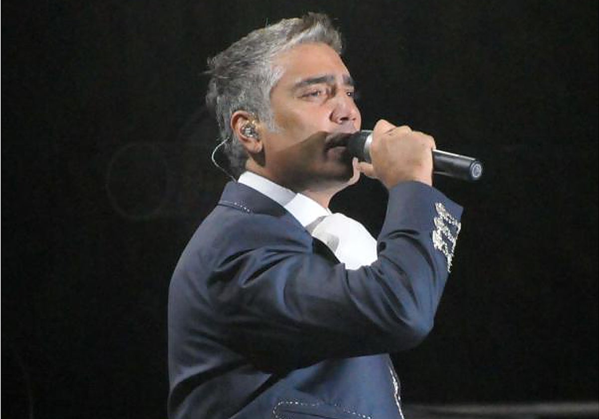 El cantante Alejandro Fernández en un concierto